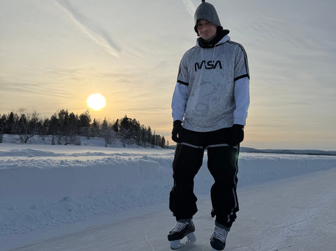 Inari Lake Skating-伊瓦洛必去景点