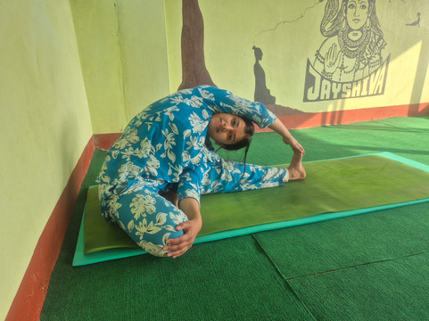 Tri-Bikram Yoga Retreat Centre-博卡拉必去景点