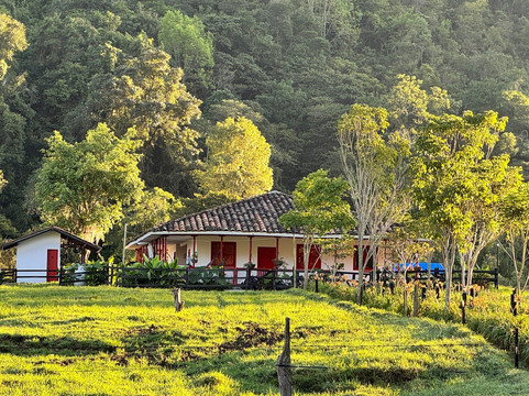 小屋生态酒店主图