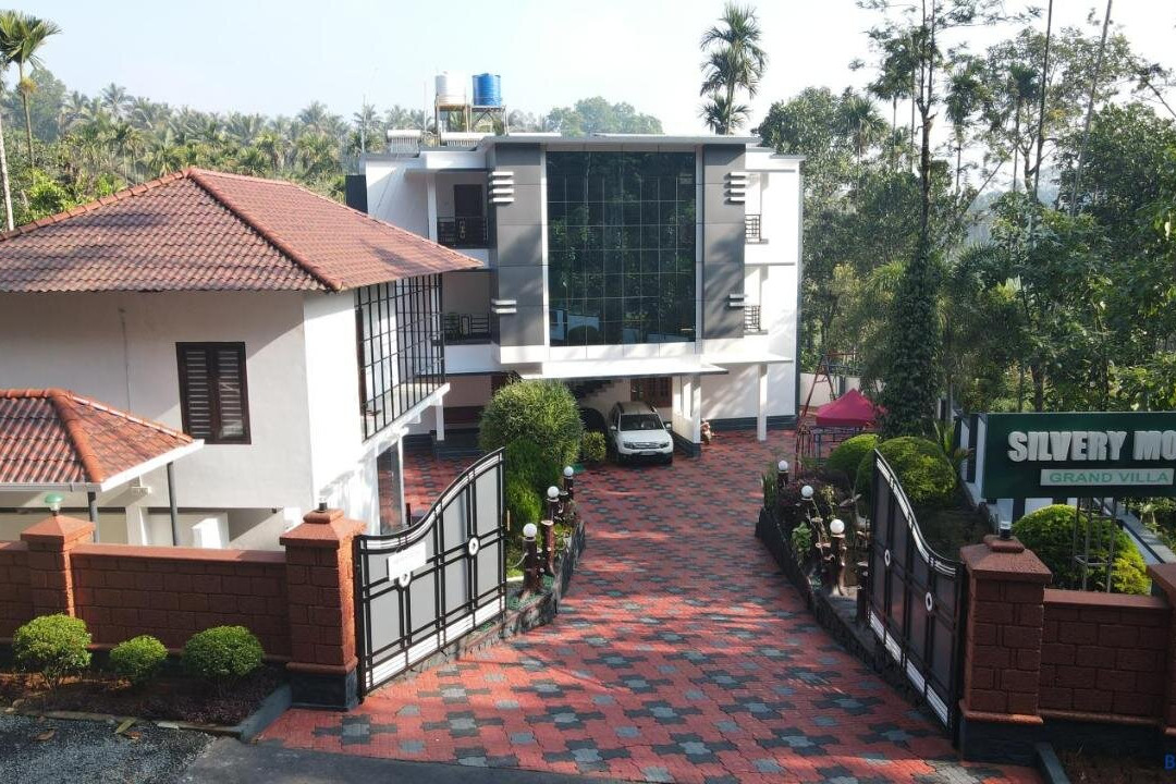 Silvery Moon Grand Villa