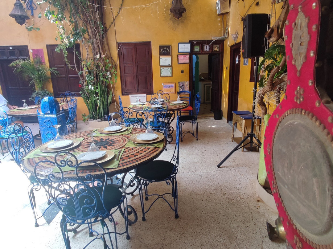 里亚德勒鲁酒店主图