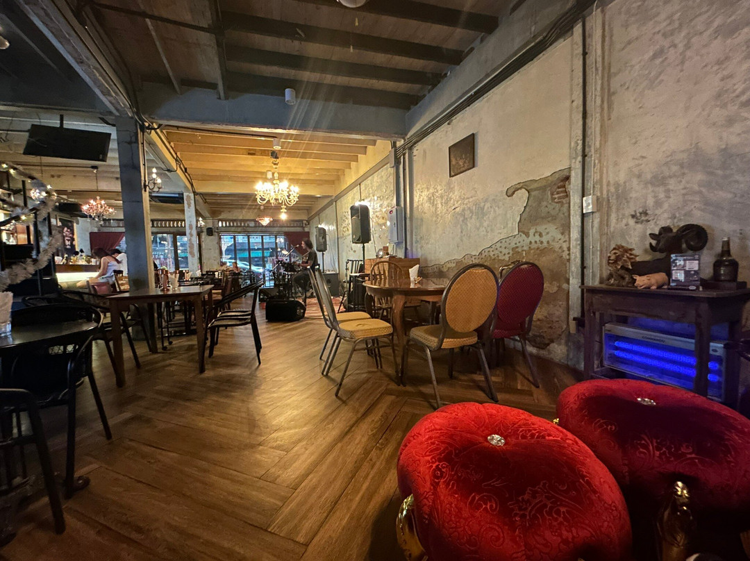 Lao Khan (Tiger Vibe) Wine Bar & Eatery