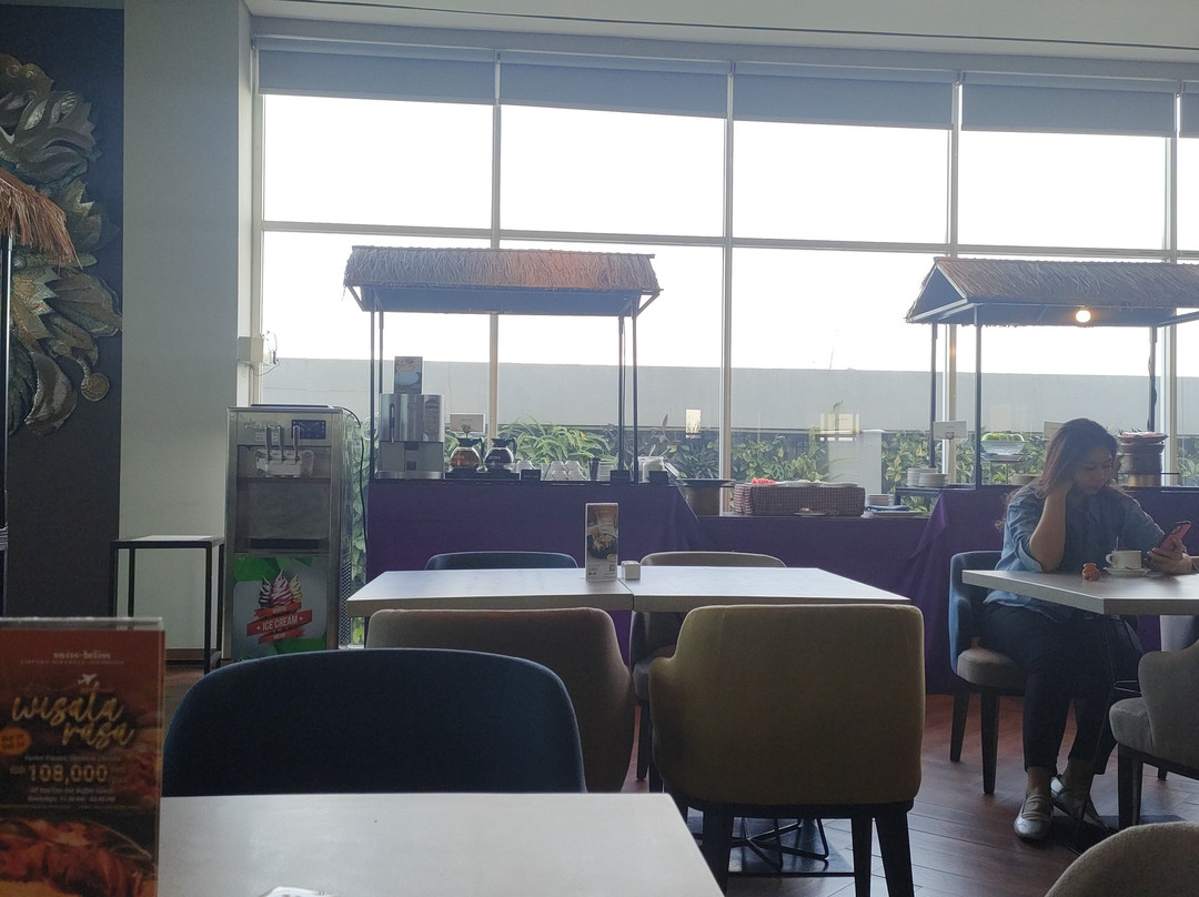 泗水机场瑞士贝尔旅店主图