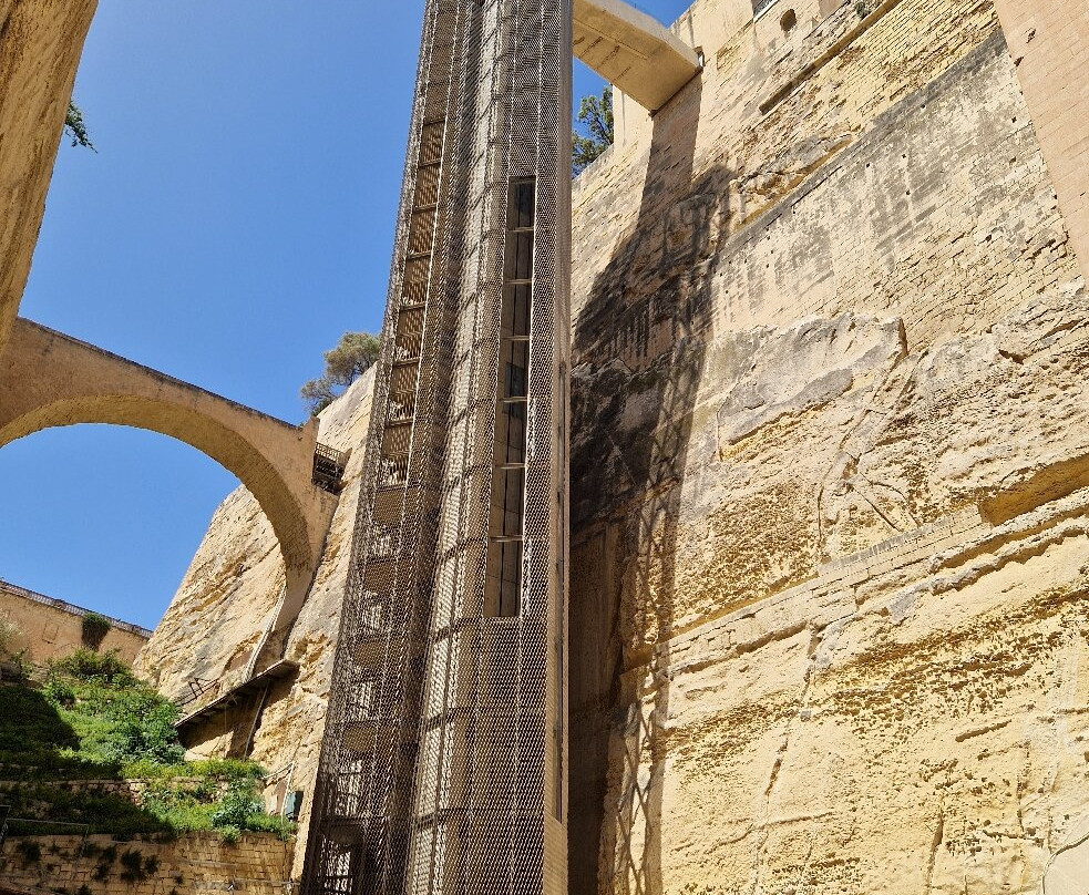 Valletta Ferry Services-斯利马必去景点
