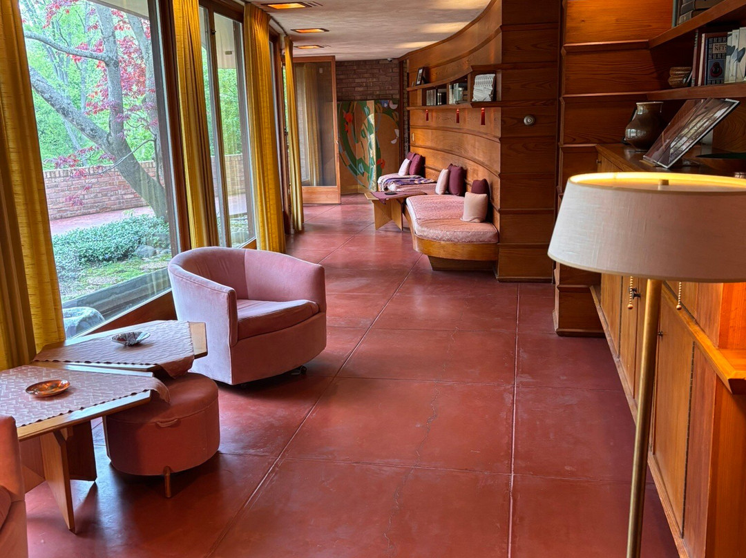 Frank Lloyd Wright's Laurent House-罗克福德必去景点