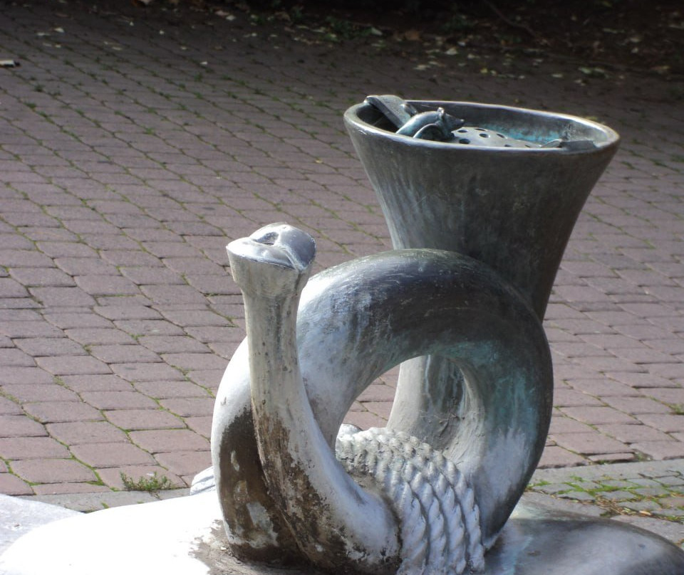 Eiermarkt mit Michel-Mort-Denkmal-巴特克罗伊茨纳赫必去景点