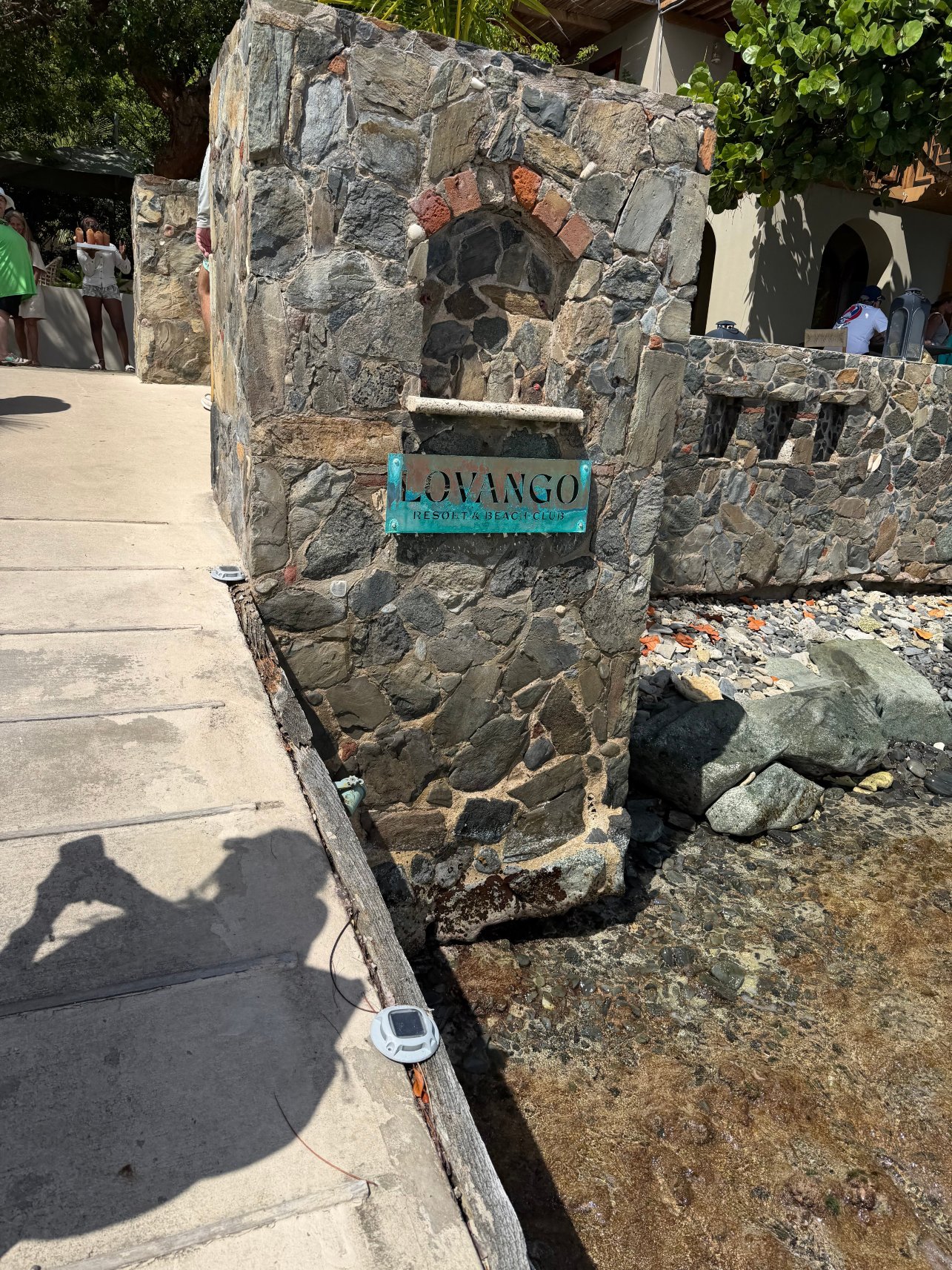 洛万戈度假村 + 海滩俱乐部（私人岛屿度假村）-旅行者