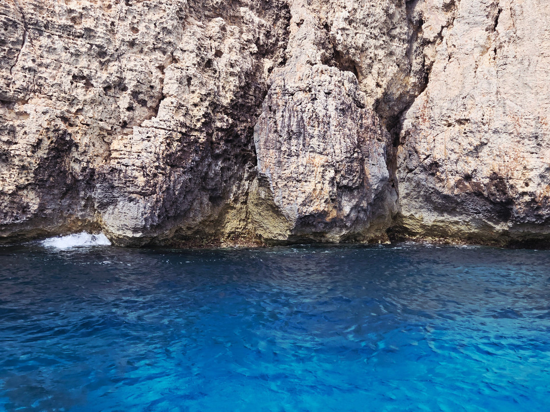 Ebsons Comino Ferries-Mgarr必去景点