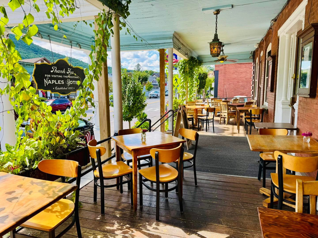 Restaurant And Taproom At The Naples Hotel