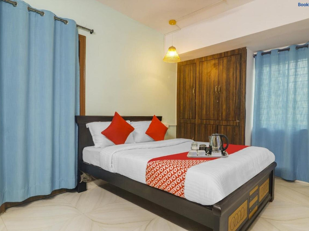 Super OYO Broholic Hotels Near Botanical Garden