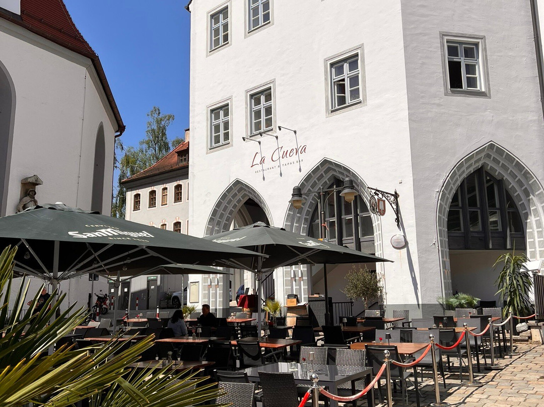 La Cueva Restaurant & Tapas Bar