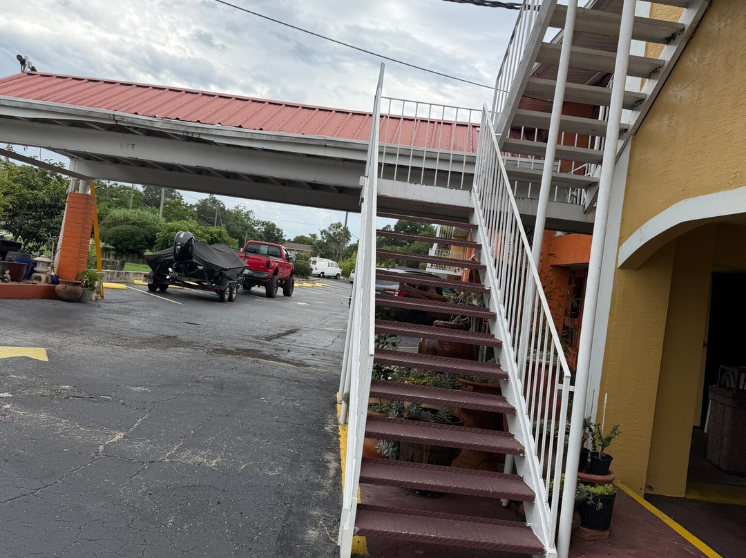 温特黑文罗伊湖海滩酒店主图