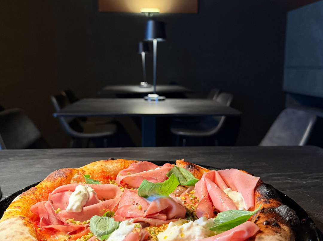 Mora lounge bar