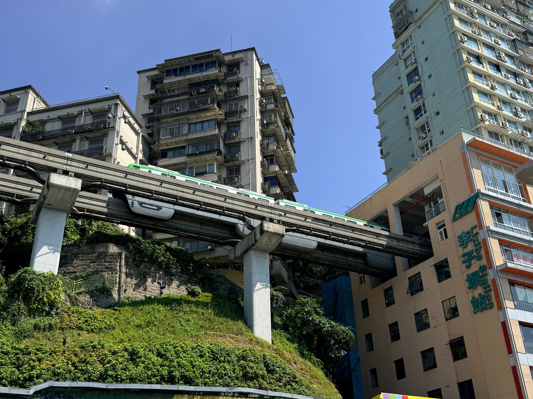 李子坝站-重庆市必去景点