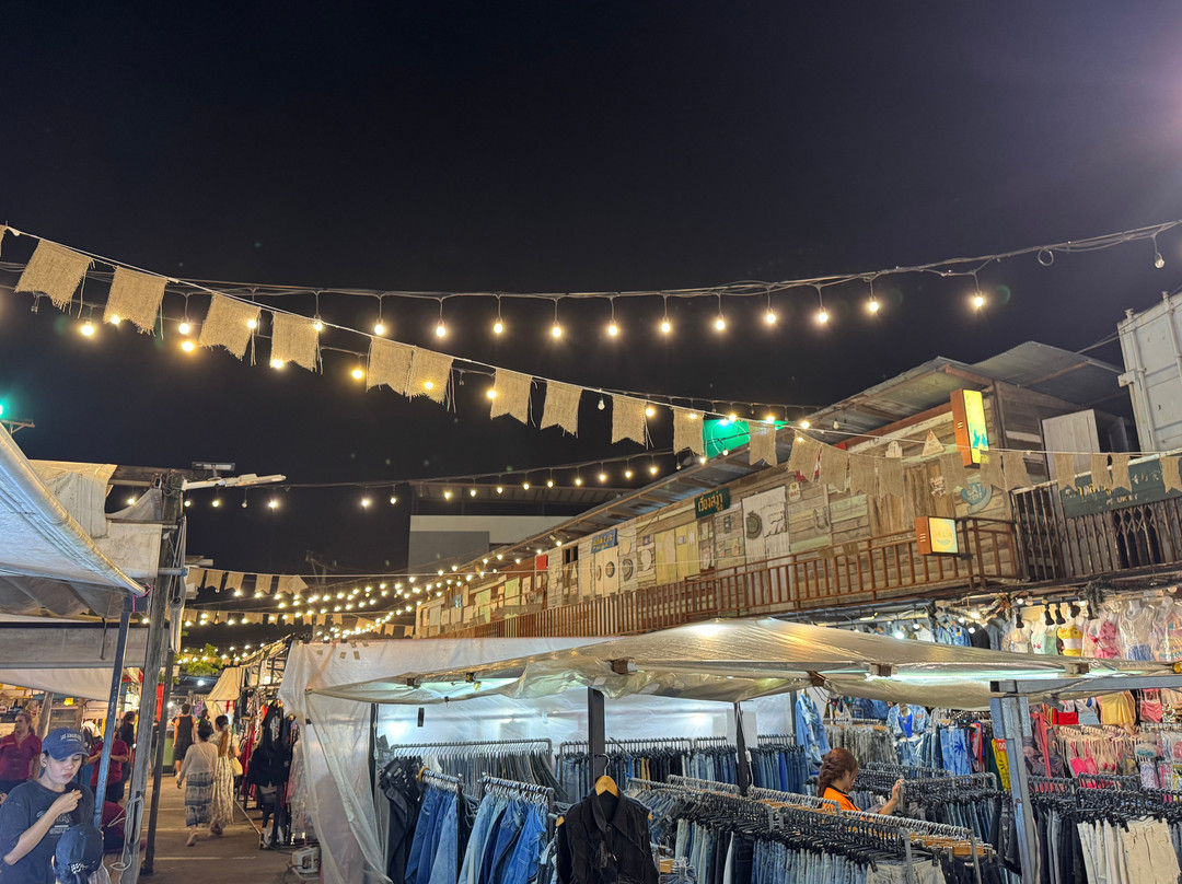 集装箱夜市-普吉镇必去景点