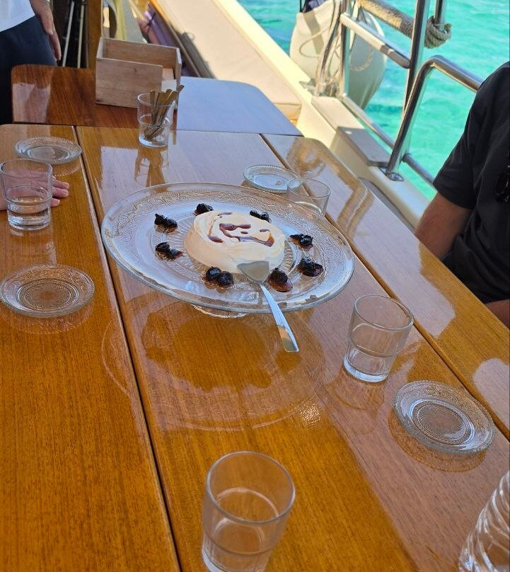 Michael Zeppos - Cruise Boat Day Tours-帕罗斯岛必去景点