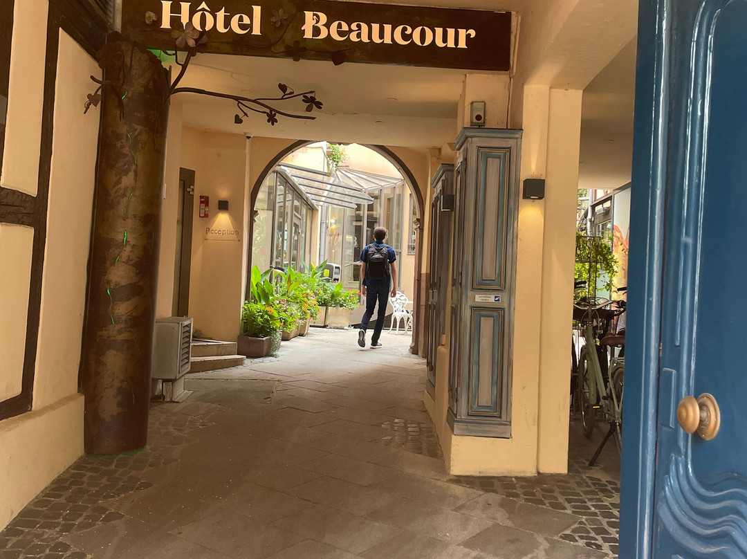 宝库尔酒店主图