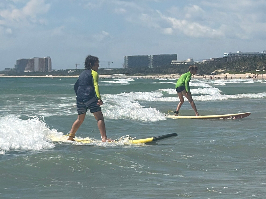 Surfing LIVE Surf School-芽庄必去景点