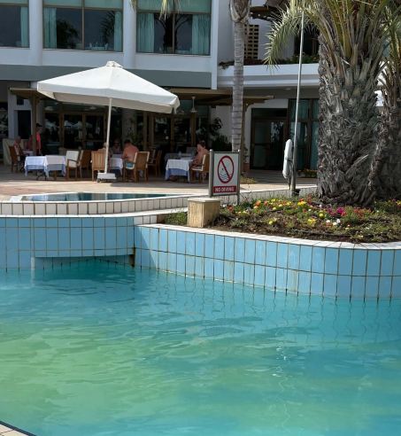 康斯坦丁诺布罗斯雅典娜皇家海滩酒店-旅行者