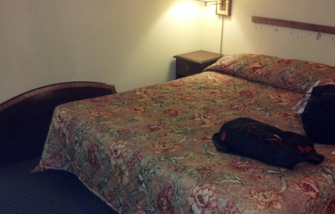 Woodridge Inn & Suites