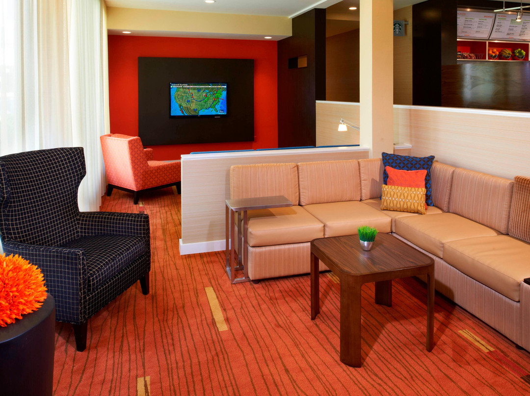 Courtyard by Marriott Detroit Livonia主图