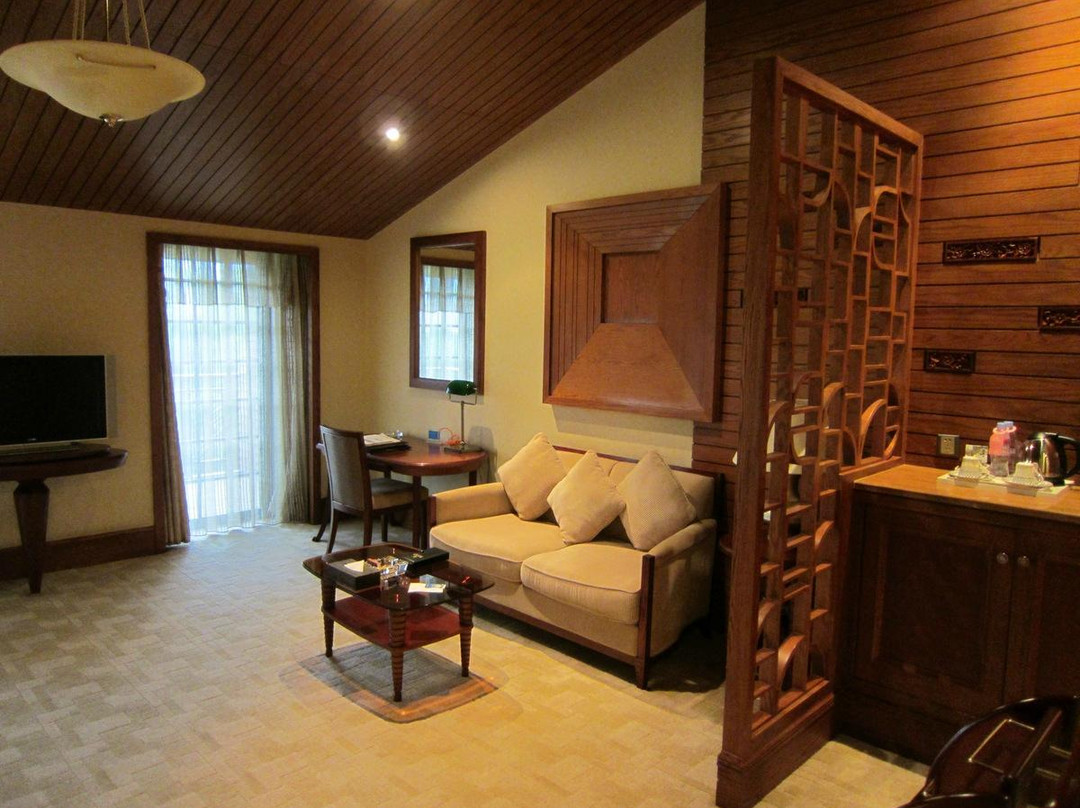 弥勒湖泉温泉酒店主图