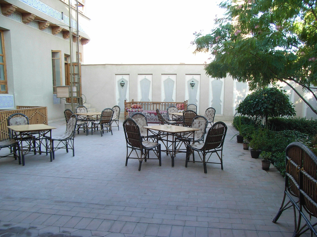 Zargaron Hotel