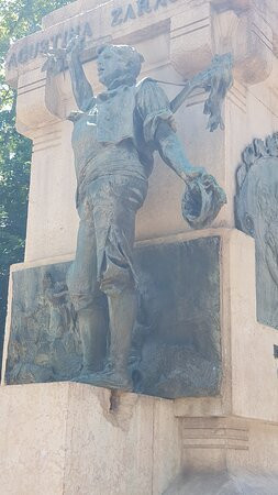 Monumento a Agustina de Aragon-萨拉戈萨省必去景点