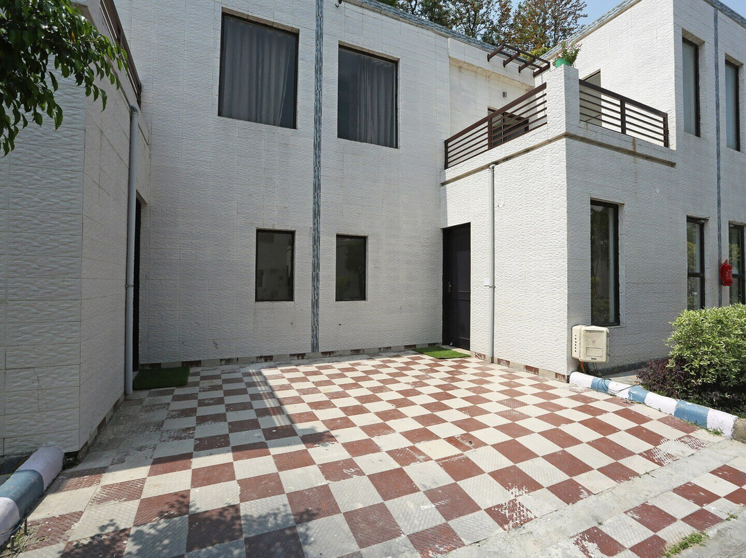 Capital O 24794 Aaryavan Resorts