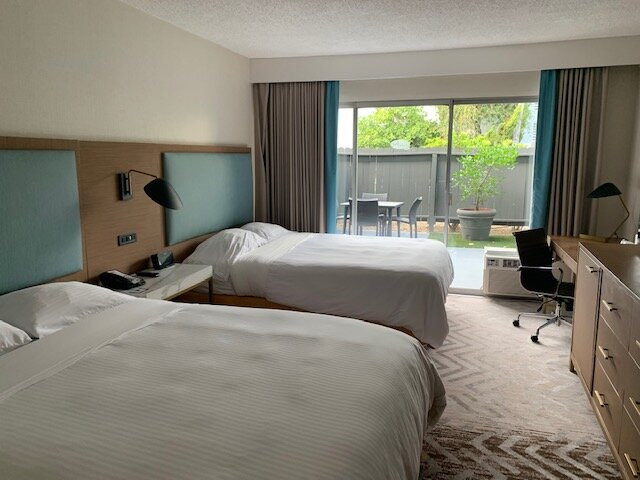 阿纳海姆广场套房酒店主图