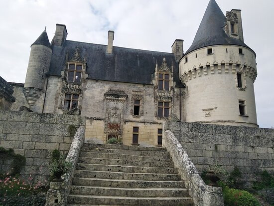 Château De Crazannes景点图片