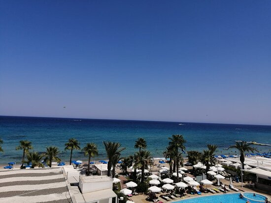 弗里萨基海滩酒店主图