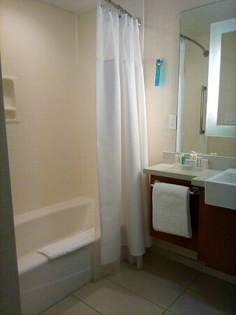 SpringHill Suites Canton-浴室