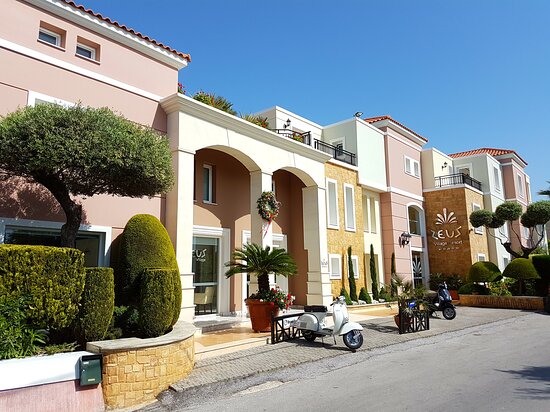 Zeus Village Resort-官方