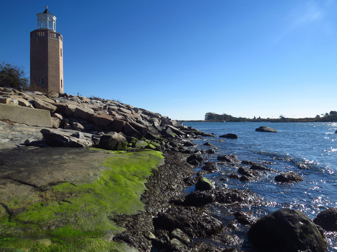 Avery Point Light景点图片