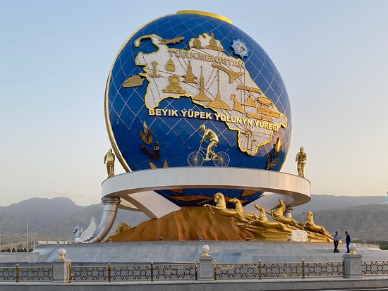 Monument to the Bicycle-阿什哈巴德必去景点