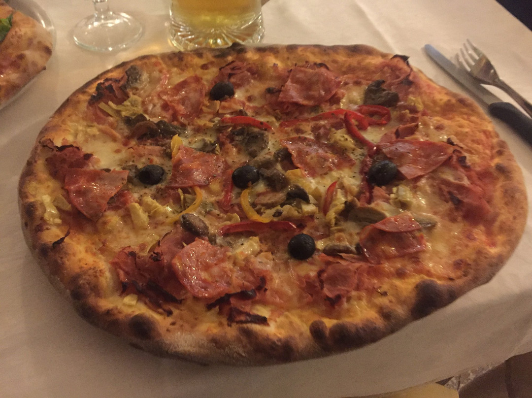 Capiago Intimiano餐馆和美食-Pizzeria Marialia