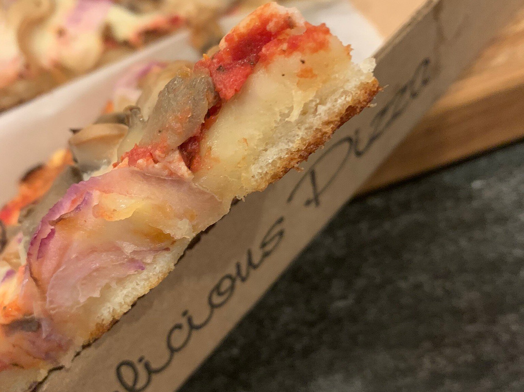 Village Pizzeria & Deli