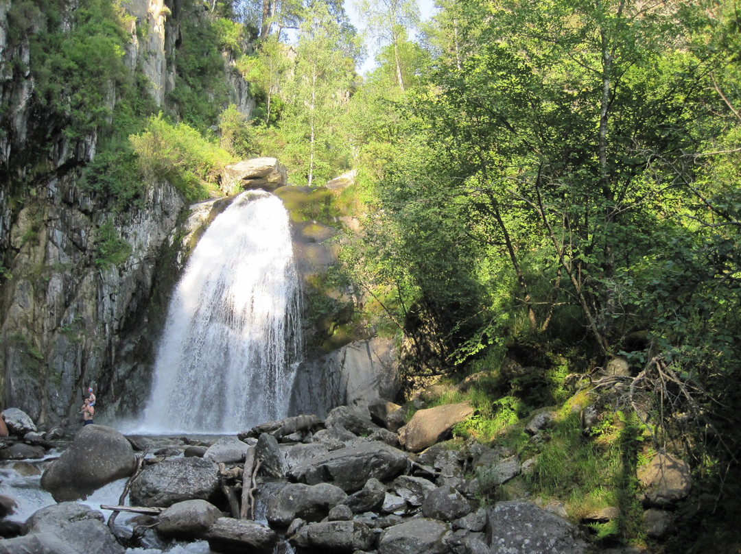 Waterfall Korbu景点图片