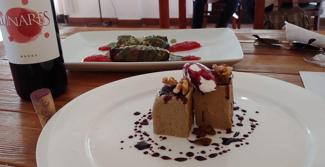 瑟罗德伊哈尔酒店主图