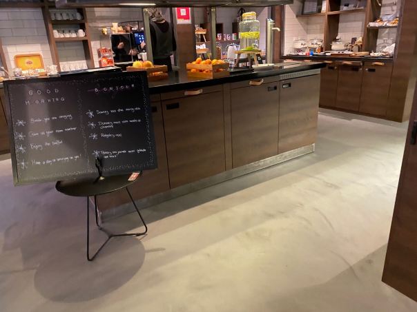 洛桑市 Moxy 酒店-餐饮