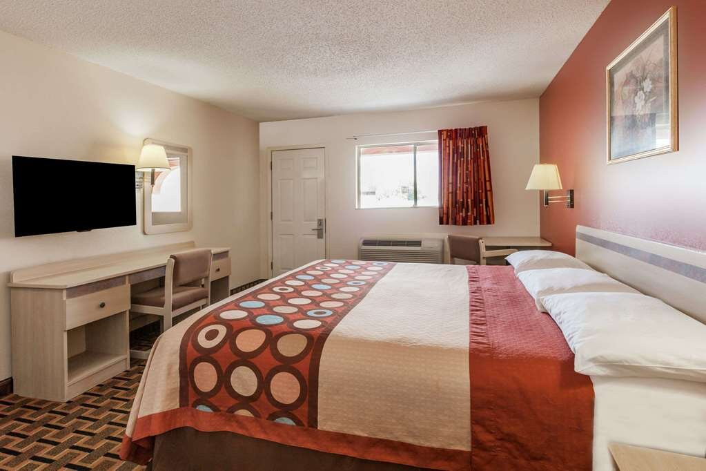 Super 8 by Wyndham Athens TX主图