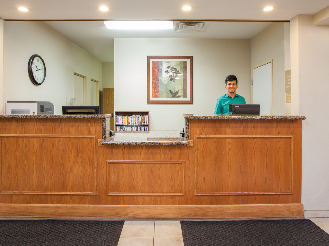 梅里维尔烛木套房酒店主图