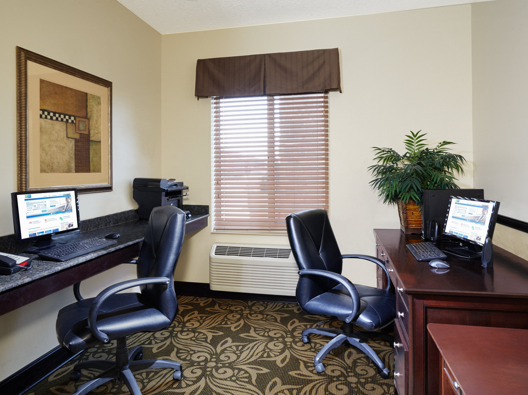 Holiday Inn Express & Suites Pekin (Peoria Area) by IHG主图