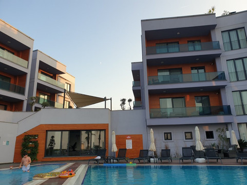 绿山套房酒店主图