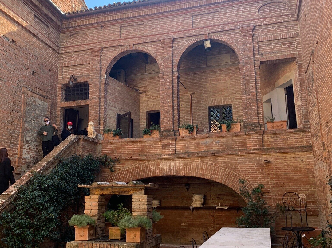 Castello Tricerchi-蒙塔尔奇诺必去景点
