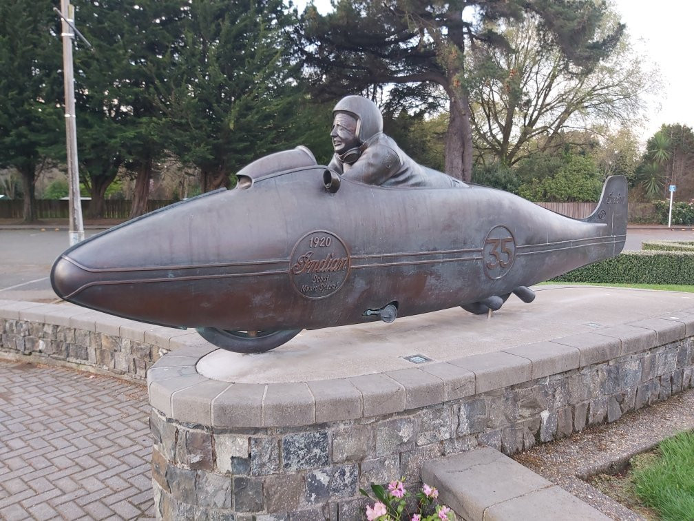 Burt Munro Statue景点图片