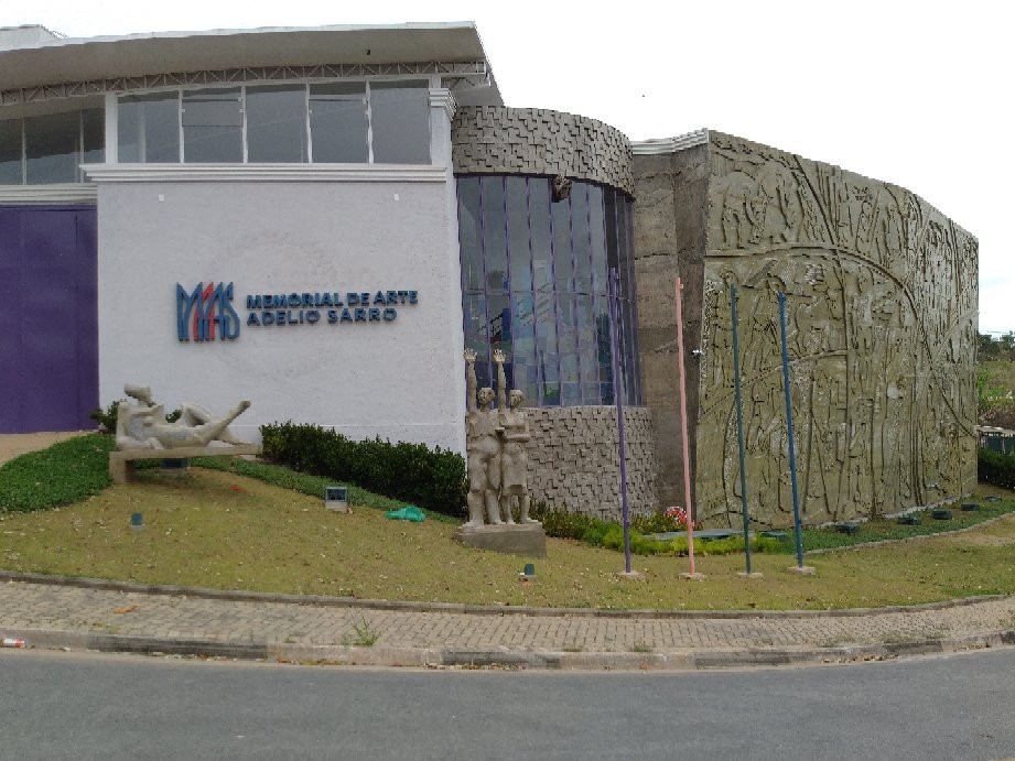 Memorial de Arte Adelio Sarro-维涅杜必去景点