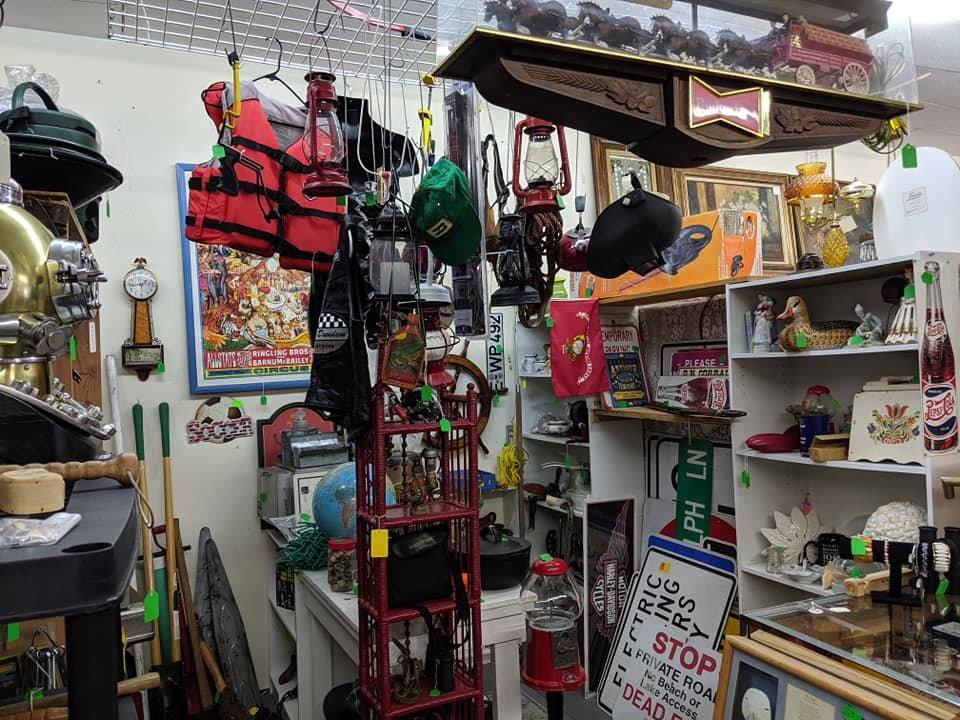 Blue Dolphin Antiques & Collectables-弗洛伦斯必去景点