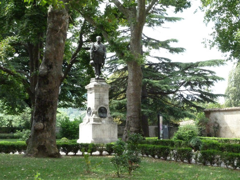 Monumento a Vittorio Emanuele II e Umberto I-卡斯泰洛城必去景点